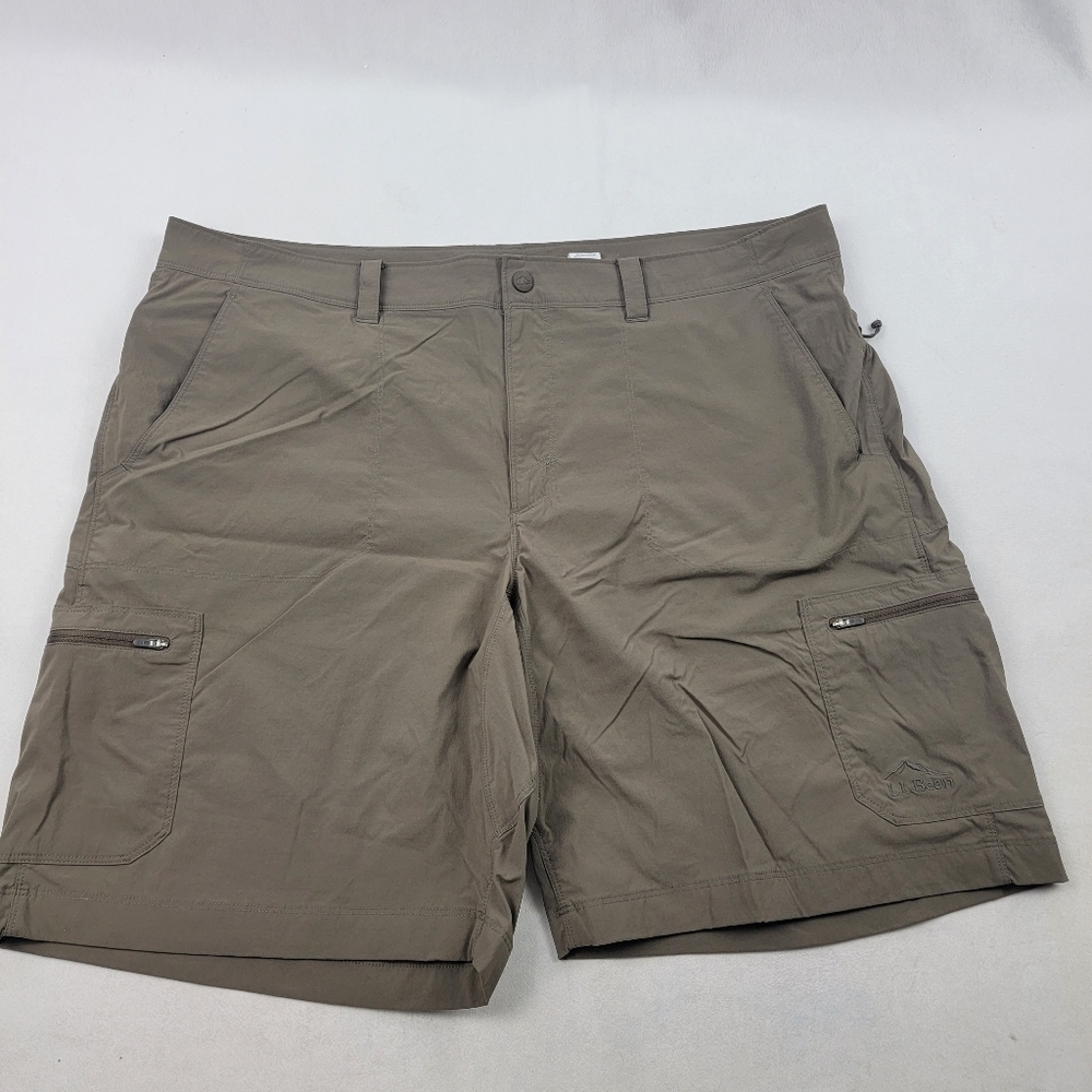 L.L. Bean anfib zip pockets cargo short